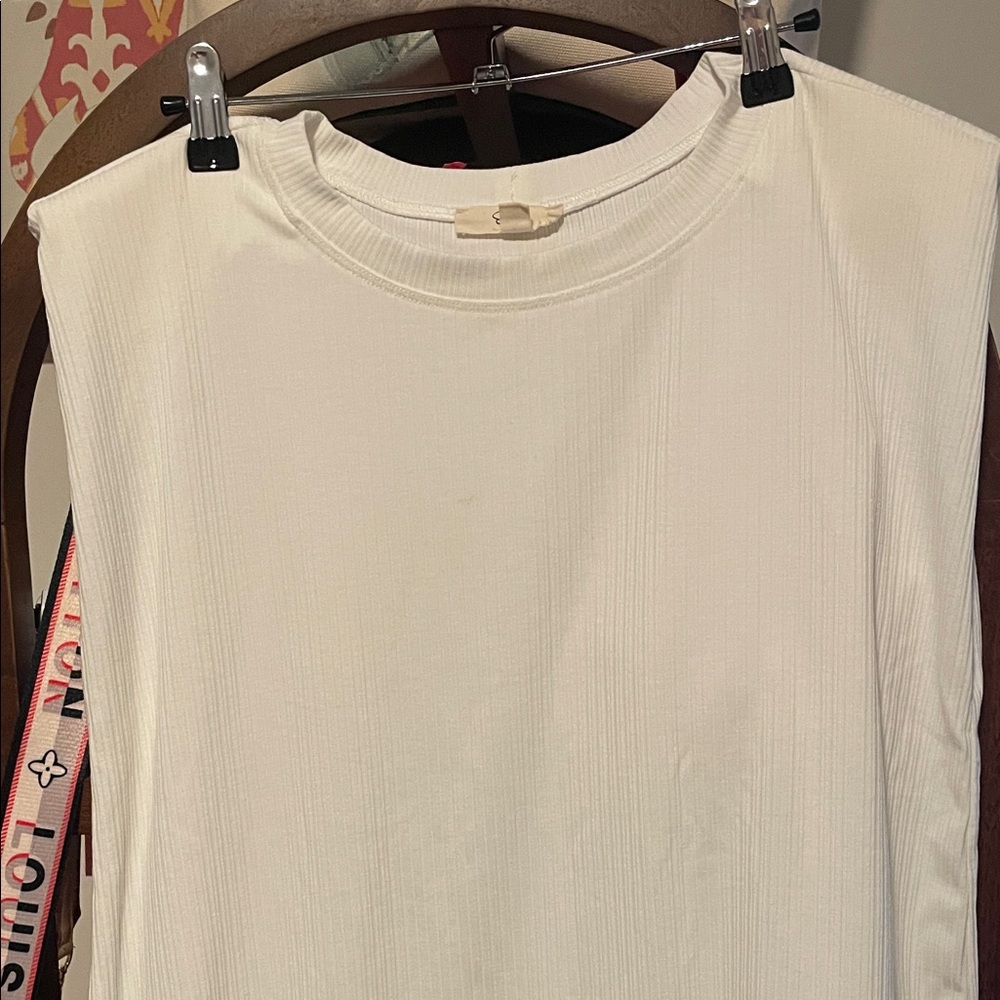 Easel Women's White Sleeveless Top